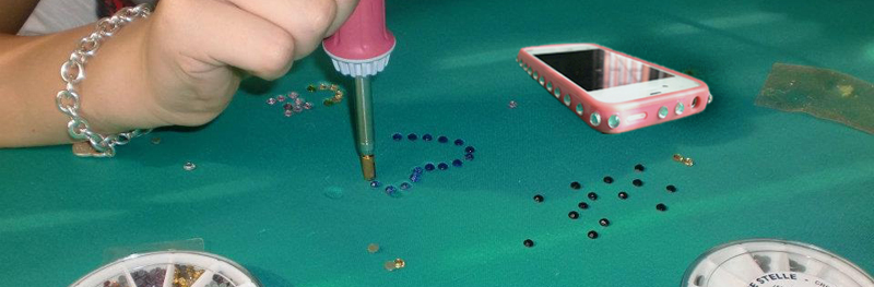 Strass monocromatici termoadesivi Strass monocromatici termoadesivi